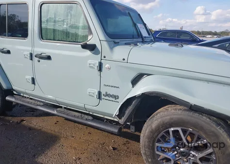 2024 Jeep Wrangler 4-Door Sahara 4X4 z USA, uszkodzony, nr VIN 1C4PJXEN9RW113142